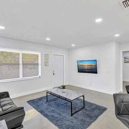 2 Bdrm Modern House Mins From Beach & Casino Hb1 Hallandale Beach Extérieur photo