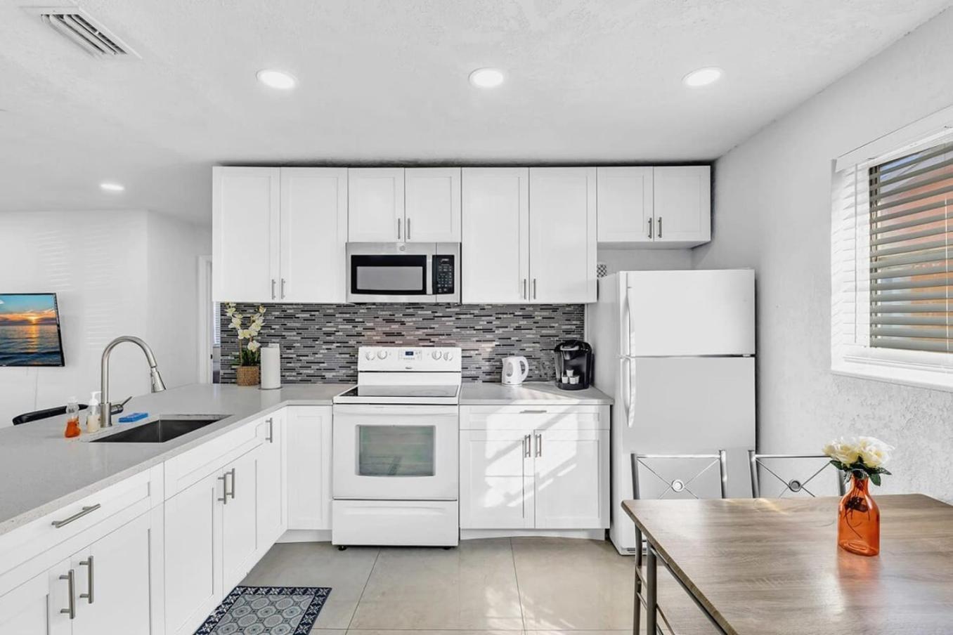 2 Bdrm Modern House Mins From Beach & Casino Hb1 Hallandale Beach Extérieur photo
