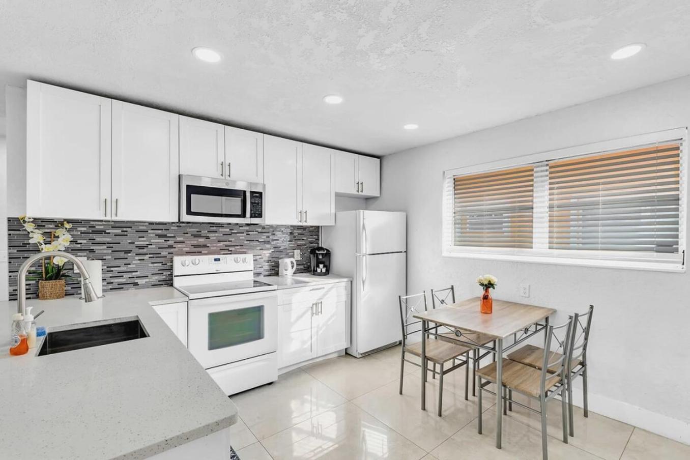 2 Bdrm Modern House Mins From Beach & Casino Hb1 Hallandale Beach Extérieur photo
