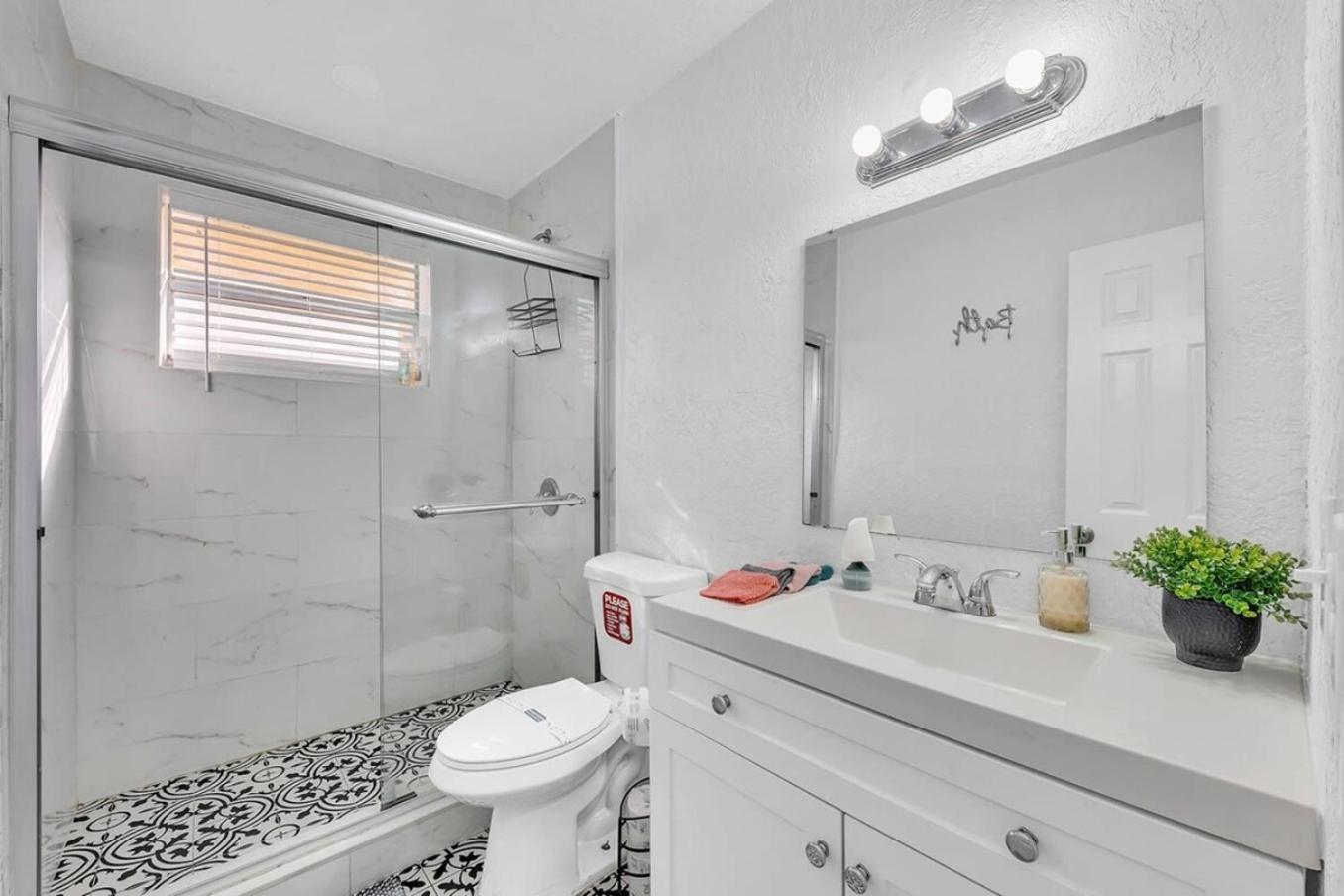 2 Bdrm Modern House Mins From Beach & Casino Hb1 Hallandale Beach Extérieur photo